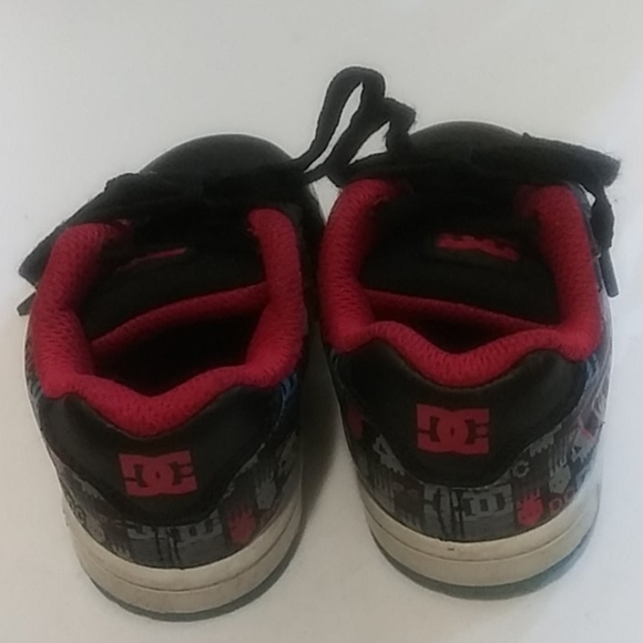 DC Boys Comics Sneakers Size 5 - Picture 3 of 9